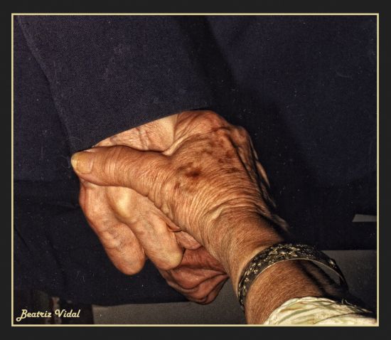 "La mano que nos sostiene" de Beatriz Vidal