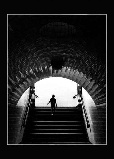 "Escaleras abajo" de Carlo Legnazzi