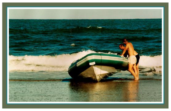 "bote en las playas de Mardel" de Stella Maris Kippke
