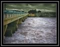 Puente sobre aguas turbulentas