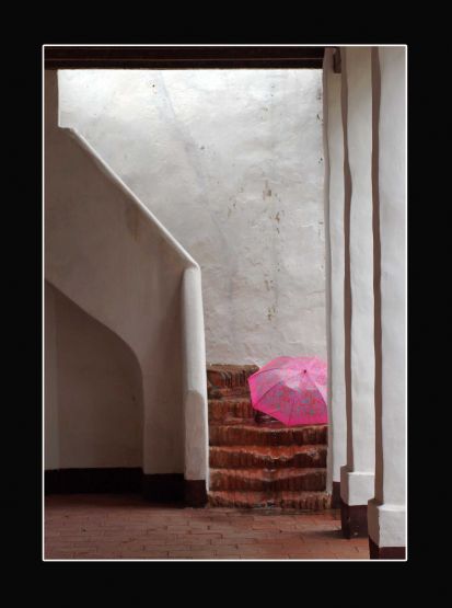 "Un paraguas en la historia" de Carlo Legnazzi
