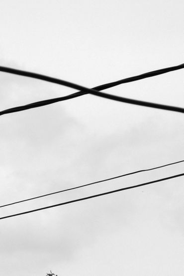 "Cables oblicuos y paralelos" de Nora Lilian Iturbide ( Noral )
