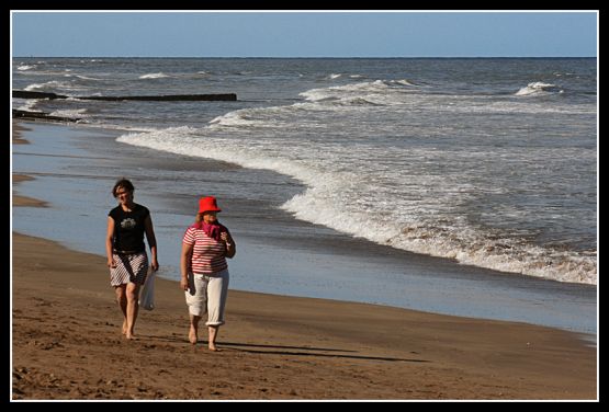 "Caminata en la playa" de Eli - Elisabet Ferrari