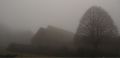 Monasterio en la niebla