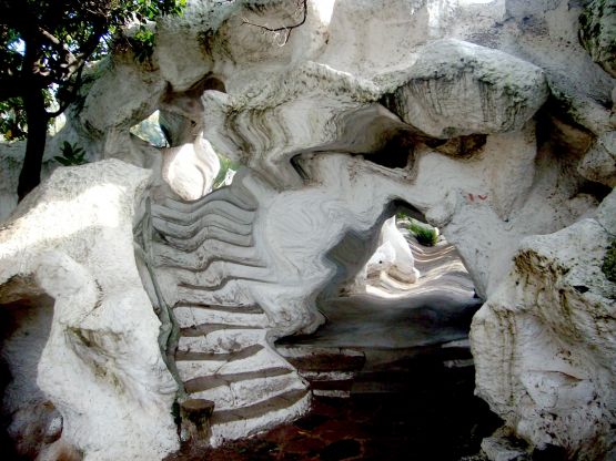 "La gruta del bosque" de Carlos Rango