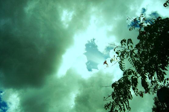 "nubes  amenazantes" de Beatriz Di Marzio