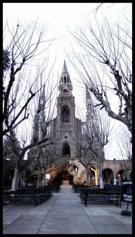 "Iglesia de Lourdes" de Virginia Rapallini