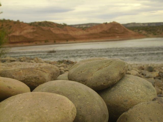 "piedras de la orilla" de Adriana Diaz