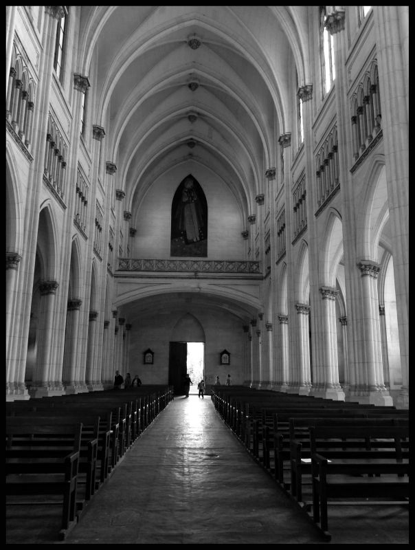 "Iglesia de Lourdes III" de Virginia Rapallini