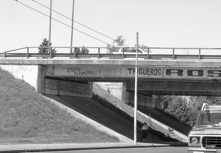 "El puente y  graffitis" de Nora Lilian Iturbide ( Noral )