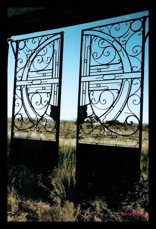 "puertas" de Adrian G Bertucci