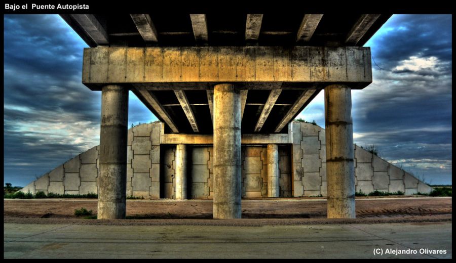 "Bajo el puente" de Alejandro Olivares