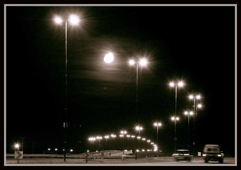 "Autopista, luces y Luna" de Ivn Aybar