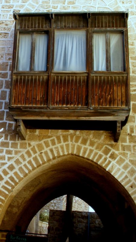 "Viejo balcon,cerrado" de Tzvi Katz