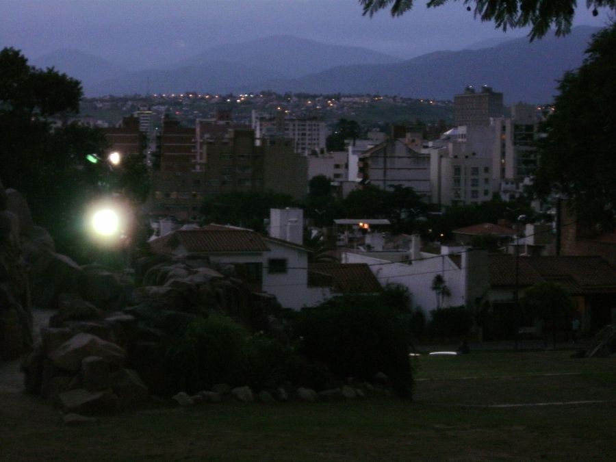 "Anocheciendo en mi ciudad 2" de Mara Elena Coro Hernndez