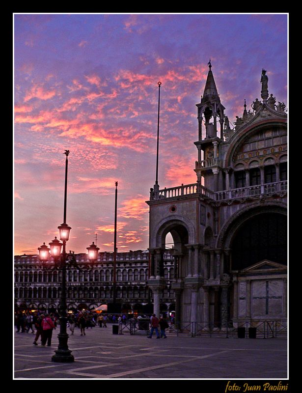 "ATARDECER EN PIAZZA SAN MARCO-Venecia" de Juan Antonio Paolini