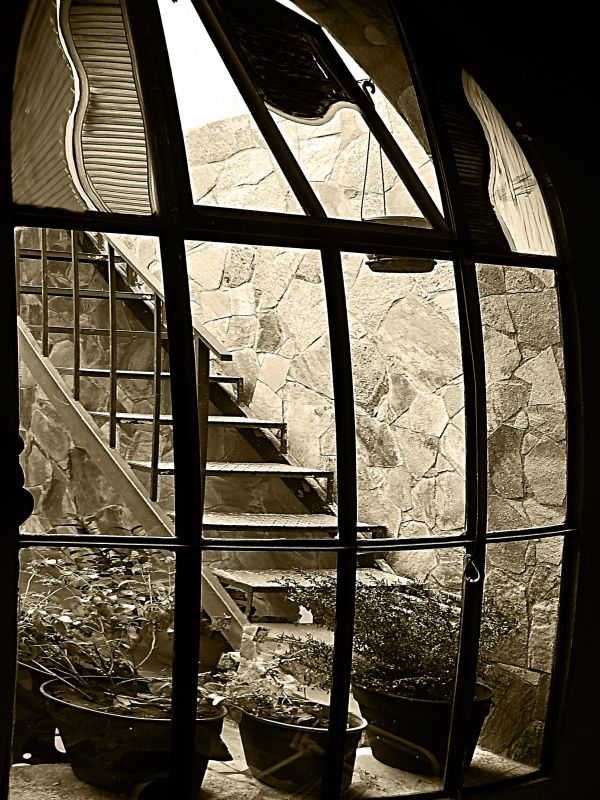 "La ventana del patio" de Nora Lilian Iturbide ( Noral )