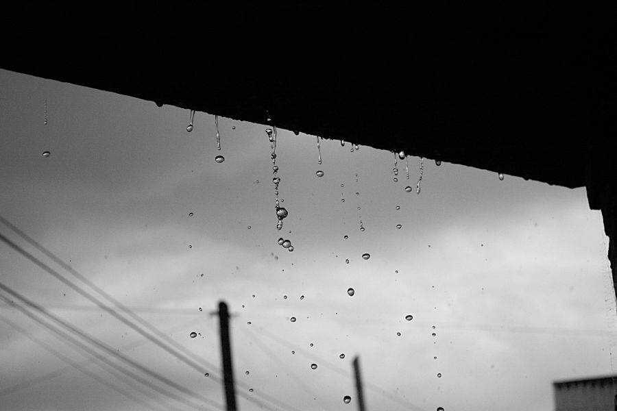 "Llueve en mi barrio" de Carmen Nievas