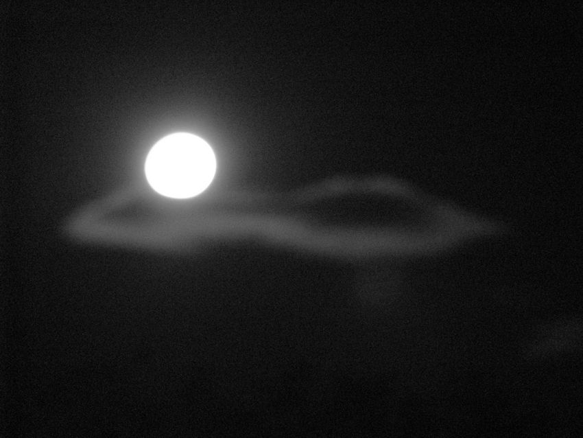 "nube y luna I" de Jorge Mariscotti (piti)