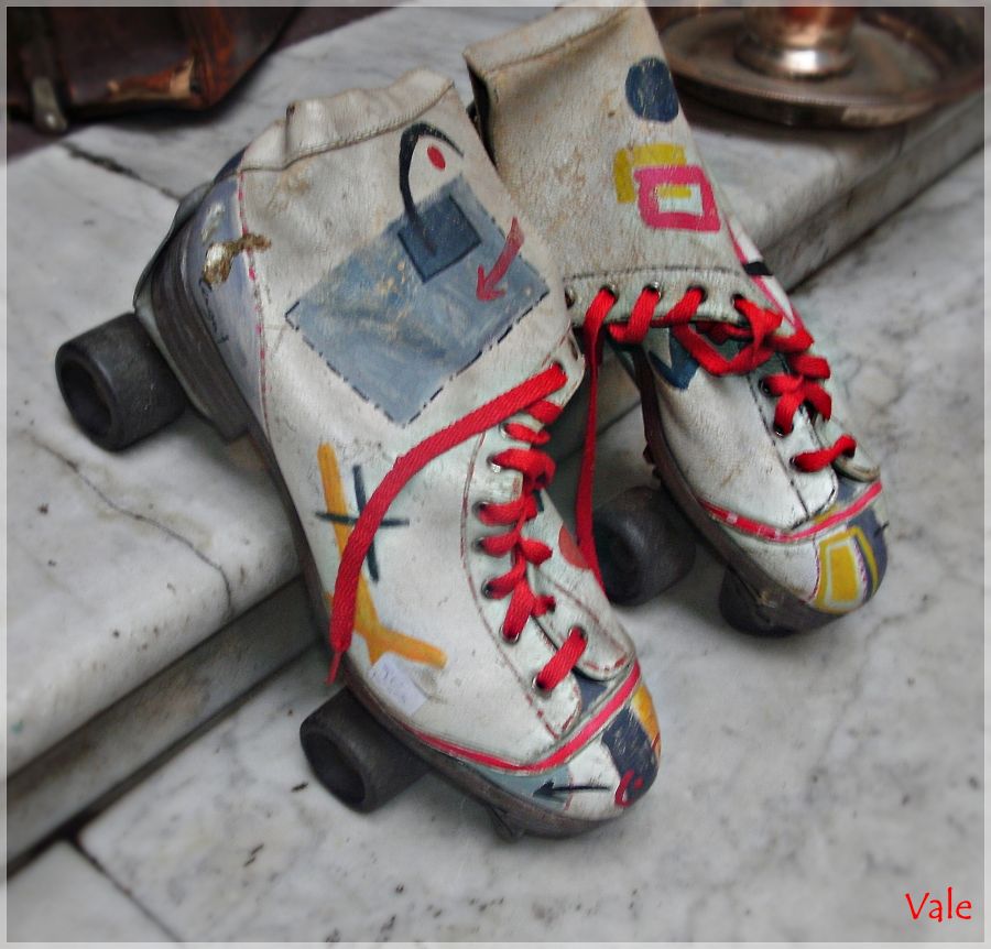"Antiguos patines" de Vale Valeria Vergara