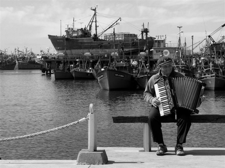 "Musica en el puerto" de Mario Abad