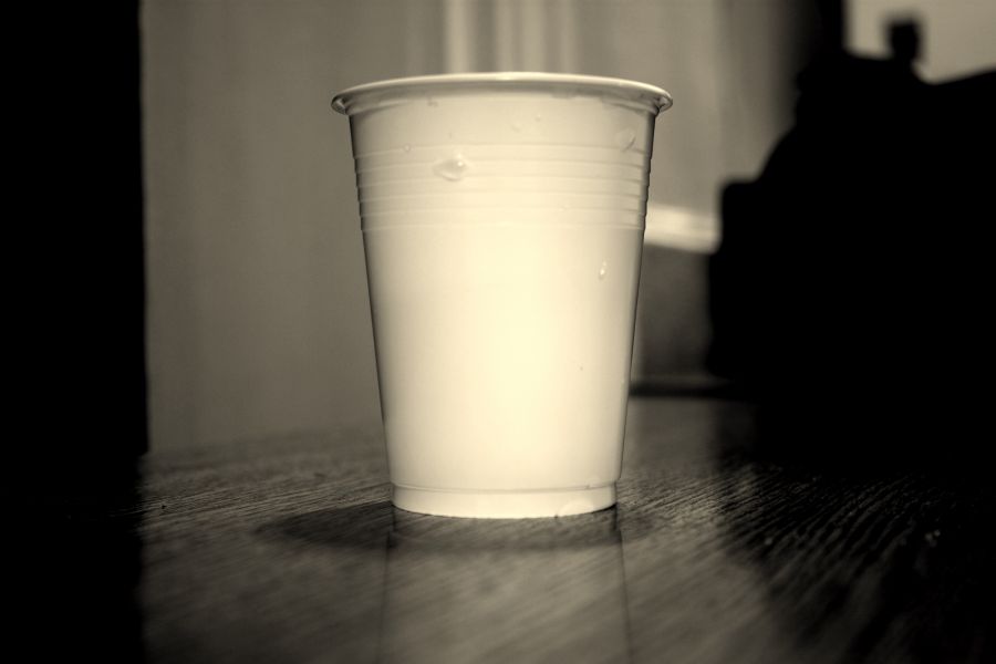 "Un vaso de agua.." de Jorge Rafael Bernigaud