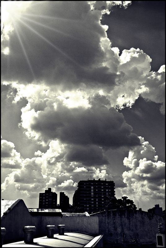 "Esa Gran Nube" de Alberto Elizalde