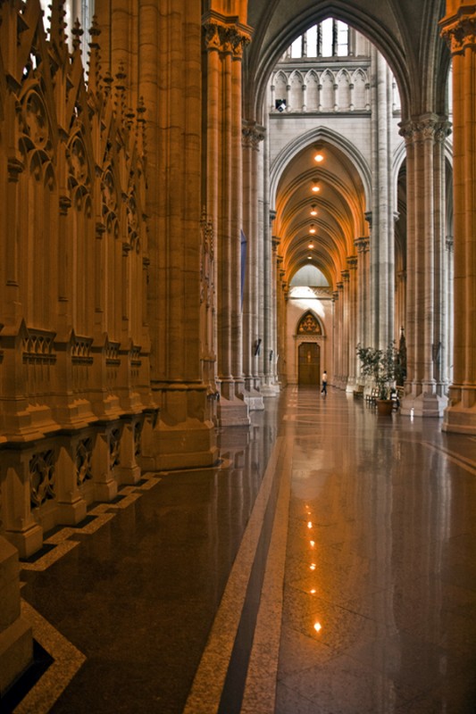"Perspectiva en la Catedral (Serie Fotos en la Foto" de Eli - Elisabet Ferrari