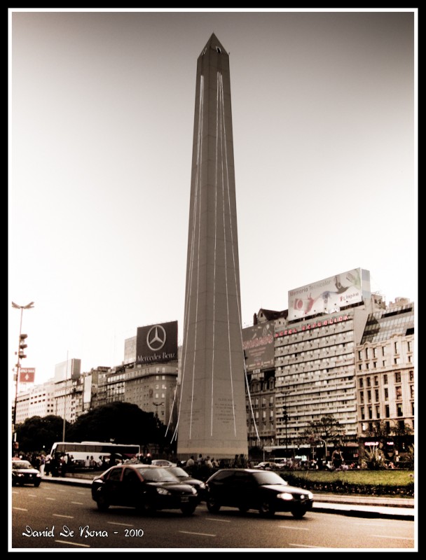 "Obelisco" de Daniel De Bona