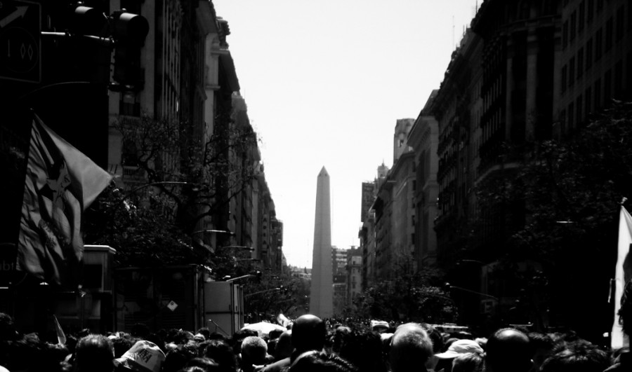 "una multitud" de Simon Calle Leon