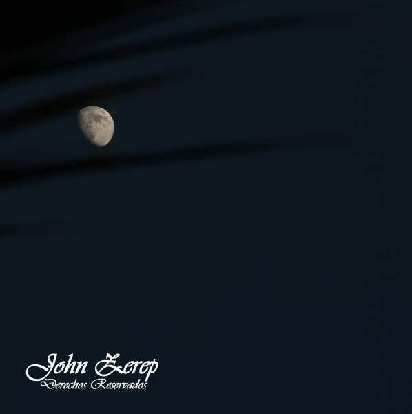 "Atrapemos la luna ,entre hojas de oalma" de John Zerep