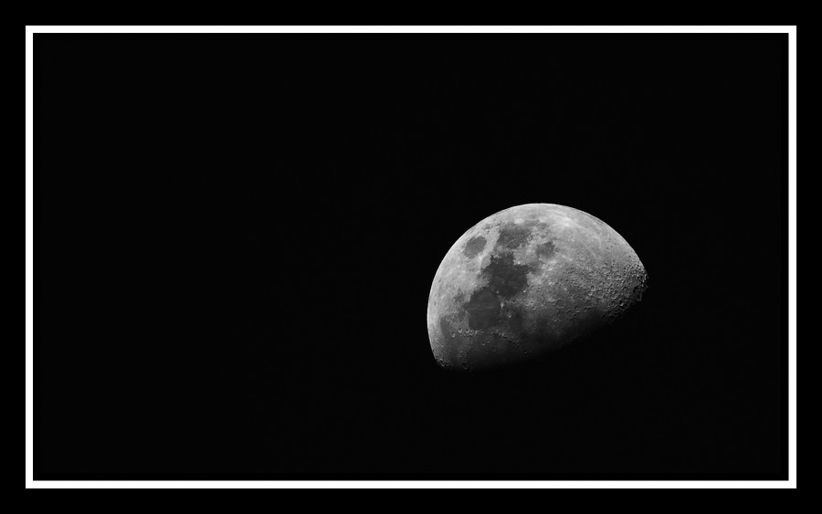 "moon" de Agustin Olmedo