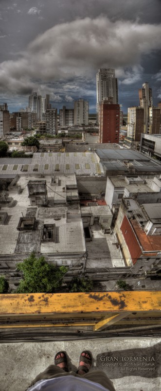 "Tormenta en Rosario desde Terraza" de Ivn Pawluk