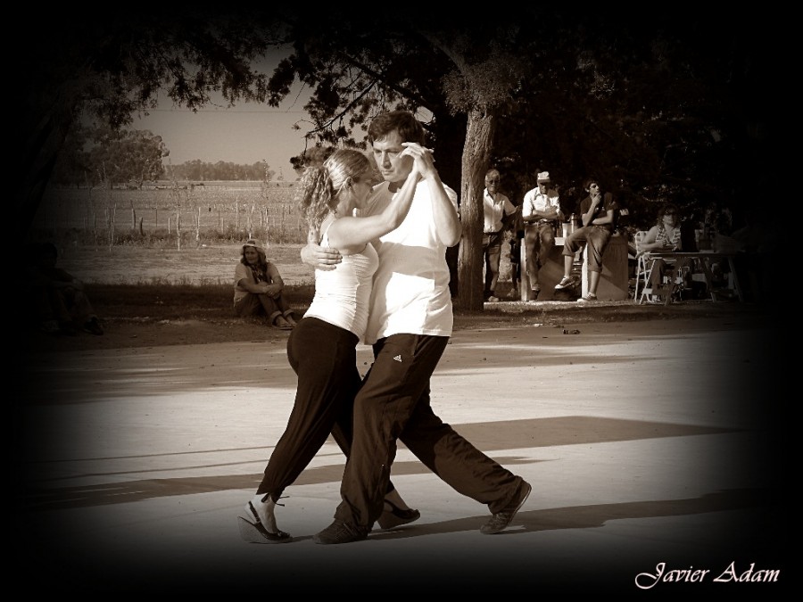 "tango entre amigos" de Javier Adam