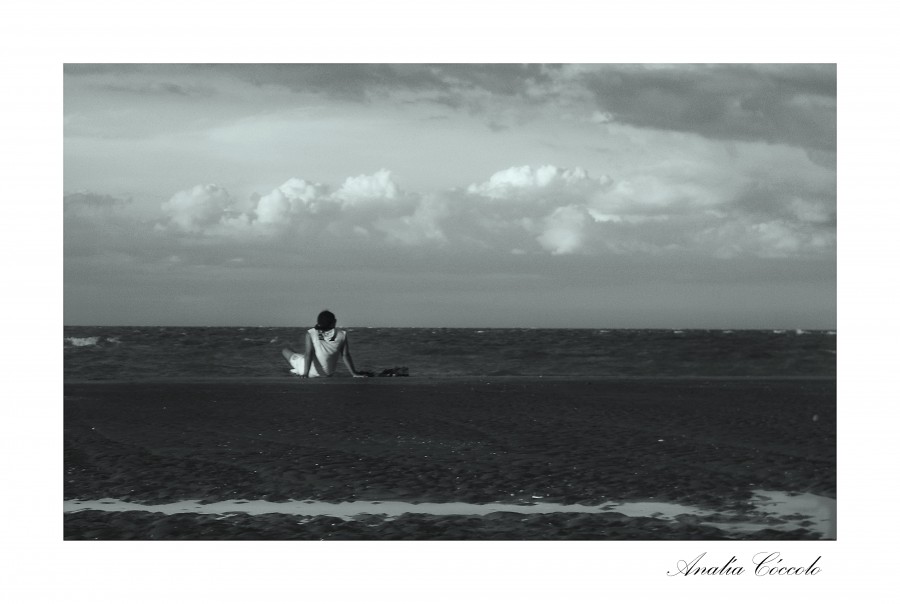"Frente al mar" de Analia Coccolo
