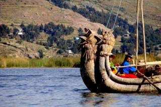 "Uros el el Lago Titicaca" de Marisel Grasso