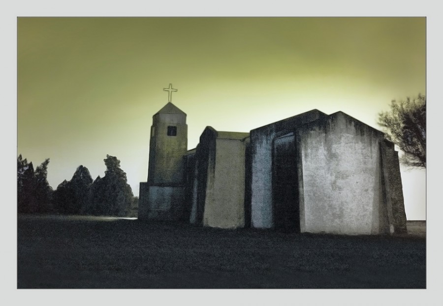 "Detrs de la iglesia" de Rafa Lanuza