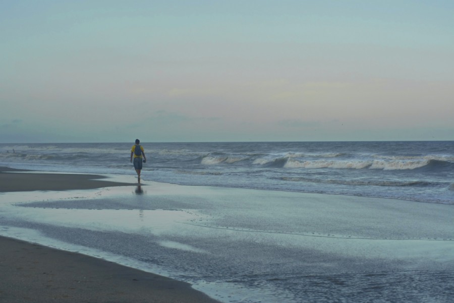 "Caminando en la espuma del mar" de Tesi Salado