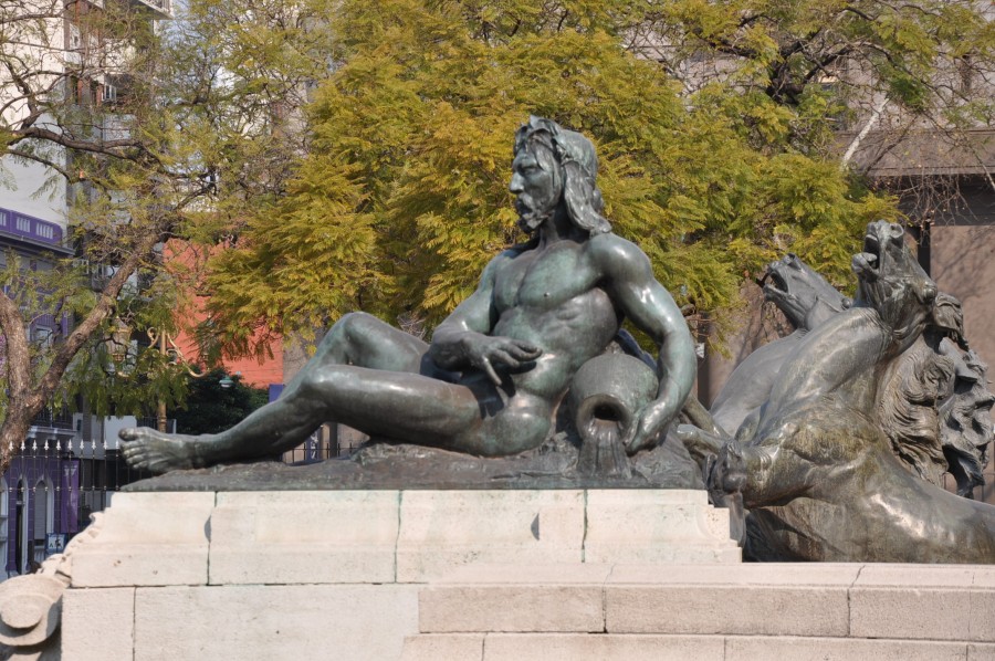 "estatuas de la plaza del Congreso - Bs.As." de Jose Alberto Vicente