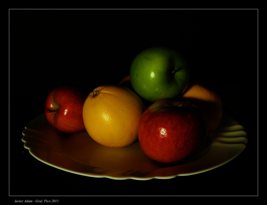 "luz y frutas" de Javier Adam