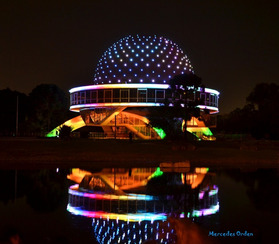 "El Planetario se ilumin!!!" de Mercedes Orden