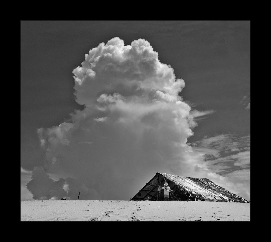 "Atento a la explosin de nubes" de Analia Coccolo
