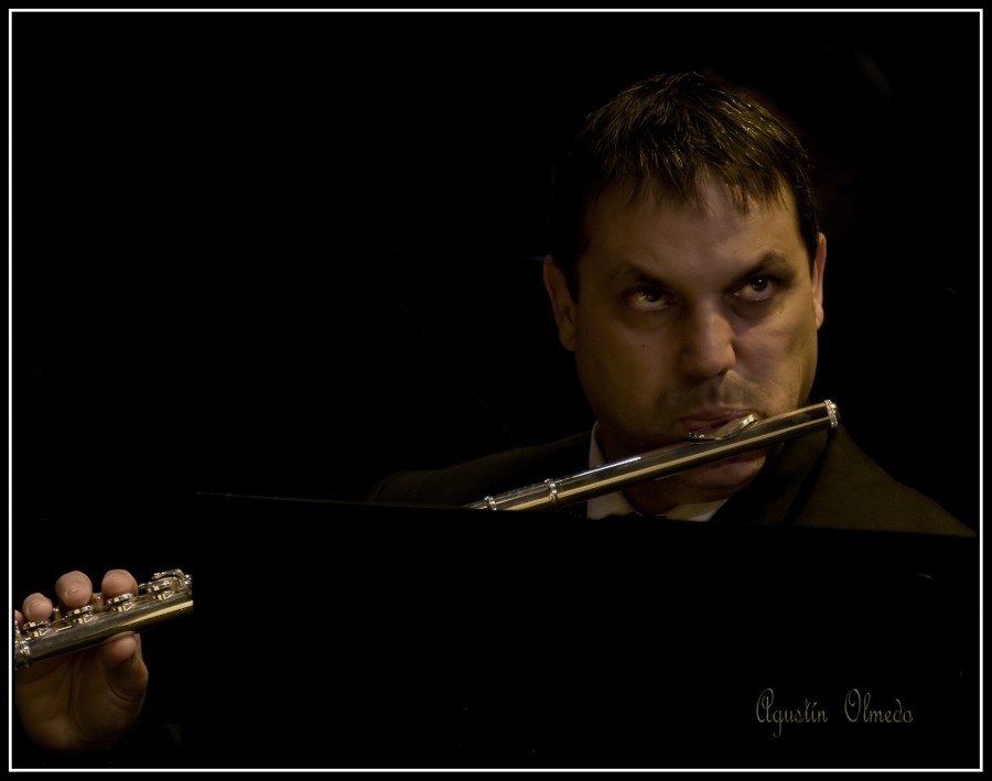 "el flautista" de Agustin Olmedo