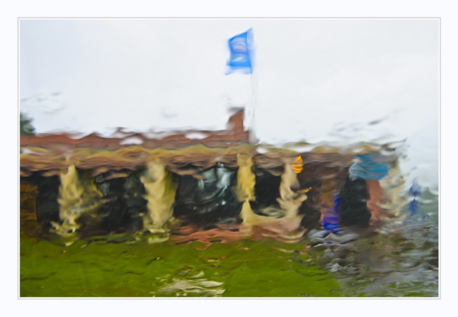 "Bandera bajo la lluvia" de Rafa Lanuza