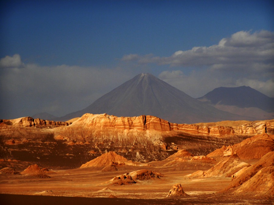 "Valle de la Luna y Volcan Likancabur" de Alberto Matteo