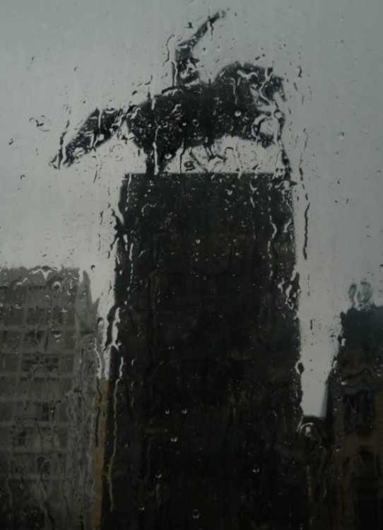 "`lluvia monumental`" de Hugo Andrade