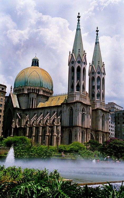 "Catedral II" de Alberto Jara