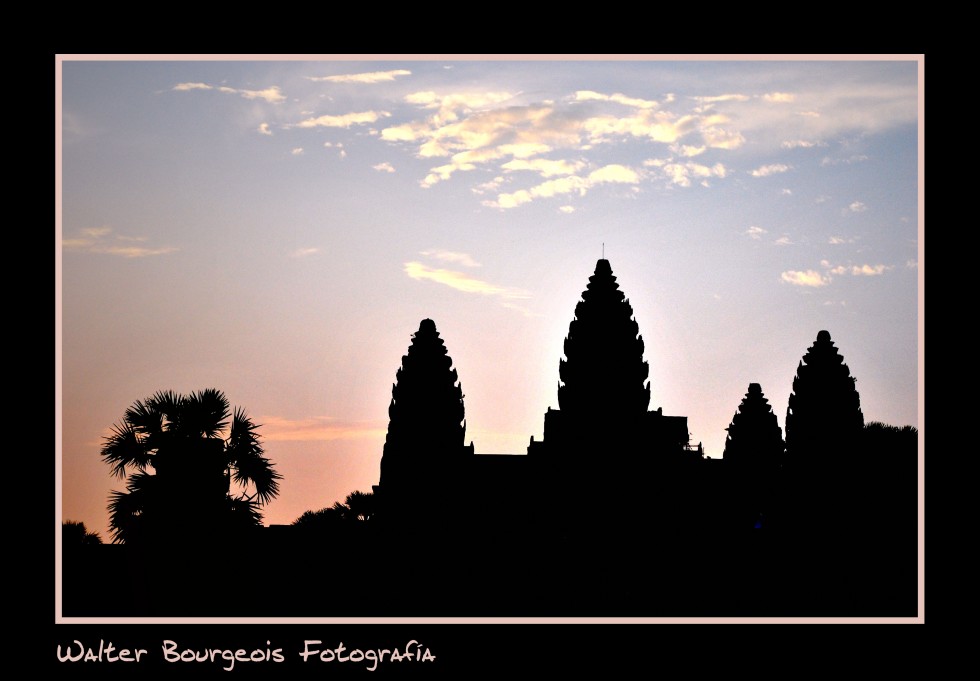 "Ruinas de Angkor Wat..." de Walter Bourgeois