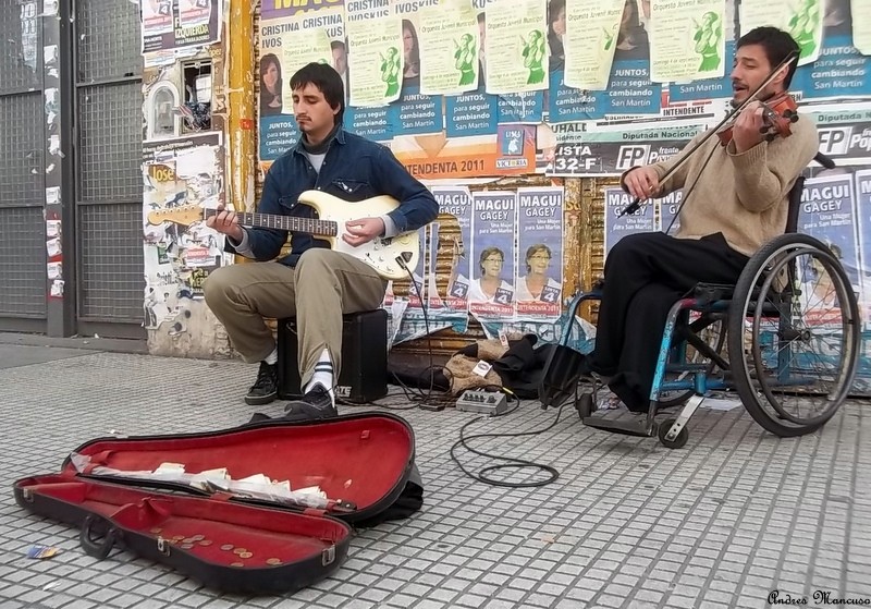 "musicos callejeros" de Andres Mancuso