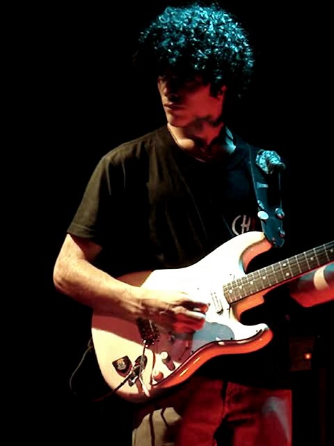 "El guitarrista" de Carlos Alberto Izzo